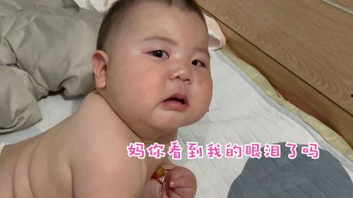 婴儿喝奶视频,温馨育儿瞬间记录