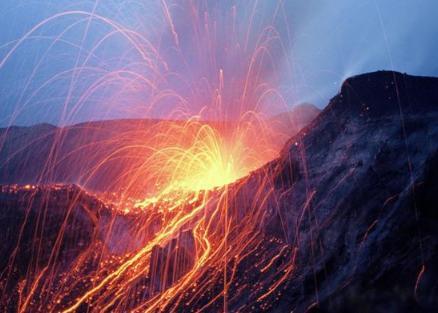 火山为什么会爆发视频,揭秘地下熔岩喷涌的秘密