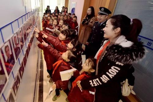 坏人抓小孩的视频,视频揭露坏人抓小孩惊人一幕