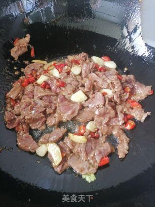 炒牛肉的做法视频,炒牛肉视频教程，家常美味轻松做