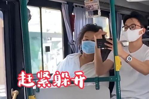 坐公交车视频,城市流动生活的缩影