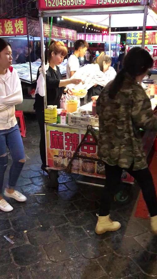 烧烤摊视频,烟火气中的美食诱惑