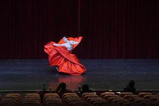 晓窗舞蹈视频,轻盈舞步演绎古典韵味