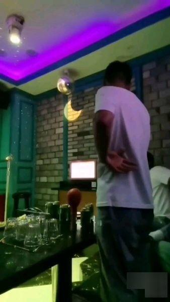 唱歌跑调视频,揭秘唱歌跑调的趣味瞬间