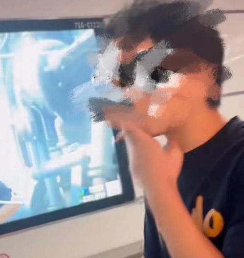 男生抽烟视频,揭秘男生抽烟的瞬间